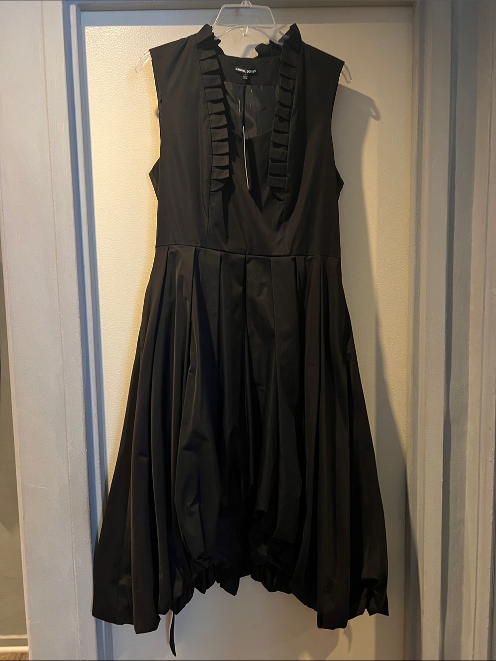 Samuel Dong Black Ruffled V-Neck Sleeveless Dress